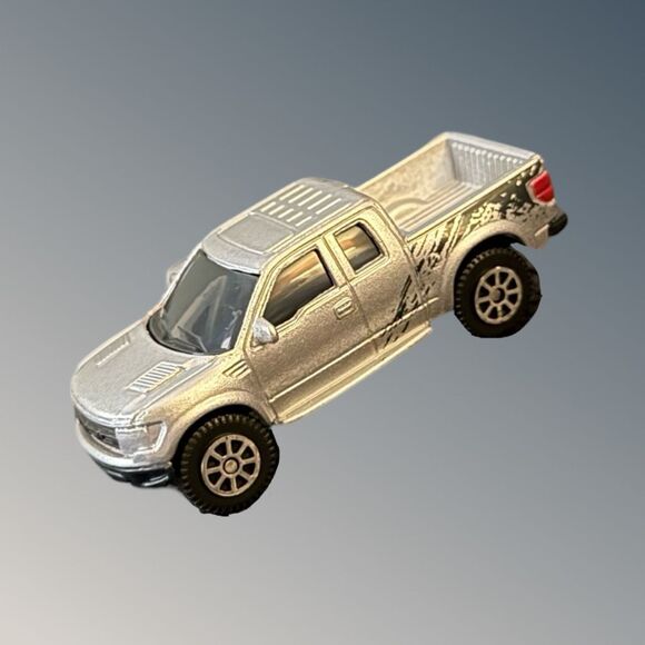 Maisto Ford F-150 SVT Raptor Pickup Silver Blue Detailing 1:64 - Picture 1 of 7